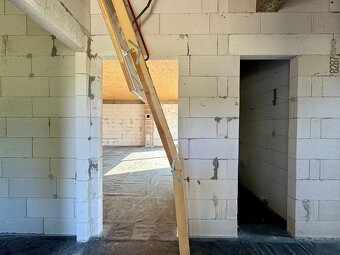 BENIAKOVCE - TEHLOVÝ 4 IZBOVÝ PEKNÝ RD 107 M2 S TERASOU, HRU - 12