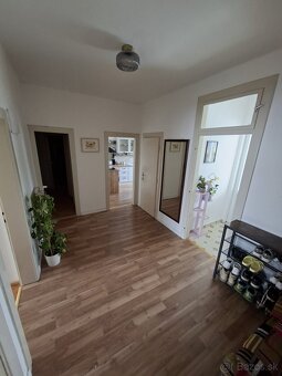 Priestranný 3+ izbový byt na Hornej ulici - 12