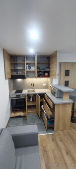 KUCHYNE A NÁBYTOK NA MIERU - 12