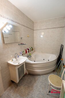 Na predaj slnečný 3 izbový byt s balkónom na ulici Kpt. J. N - 12