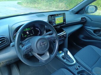 Toyota Yaris Cross Hybrid 4x4 rok 2021, najeto: 34.122 km - 12