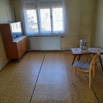 Rodinný dom vo vyhľadávanej lokalite so záhradou a garážou,  - 12