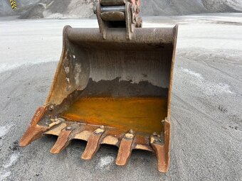 KOMATSU WB975 4X4 - 12
