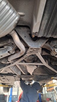 Predam bmw e91 320d 120kw rok 2005 - 12