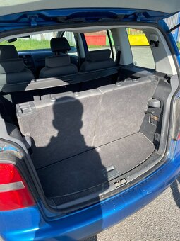 Volkswagen Touran 1.6 FSI - 12