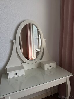 Kozmetický toaletný  stolík - 12