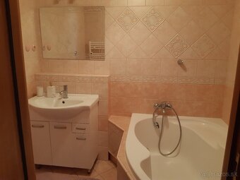 Nájom pre 2-3 osoby, Centrum 450 a  350 €/osobu - 12