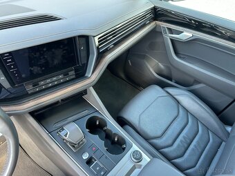 Volkswagen Touareg 3.0 V6 TDI SCR 4Motion Tiptronic - 12