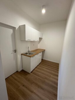 Reality Kolesár prenajíma SKLAD Jarmočná v KE JUH - 12