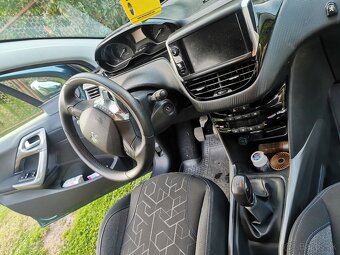 Peugeot 2008 1,2 Puretech - 12