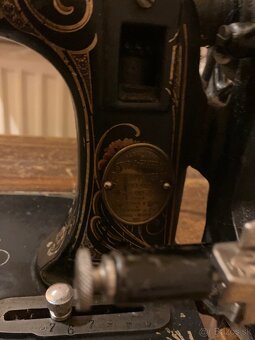 Starodávna šijací mašina Singer - 12