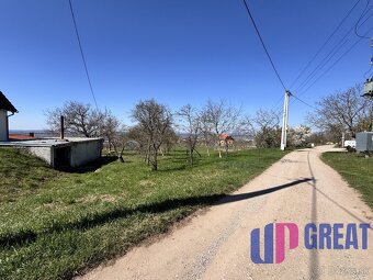 Pozemok s nádherným výhľadom na Skalicu–vinohrad so sklepom - 12