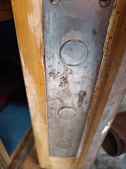 Starozitny trezor na podstavci z roku 1905, starozitnost - 12