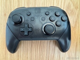 Nintendo Switch s príslušenstvom - 12