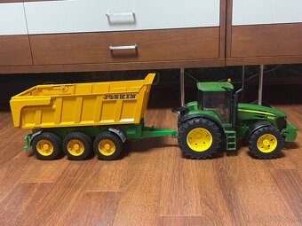 Bruder traktor John Deere a vlečka Joskin - 12