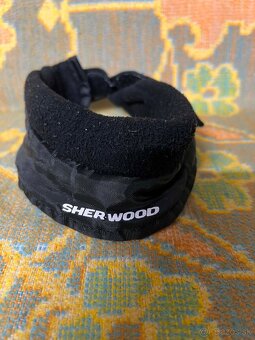 Hokejova vystroj - 12