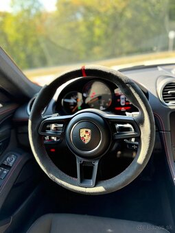 Porsche 718 Cayman GT4 - 12