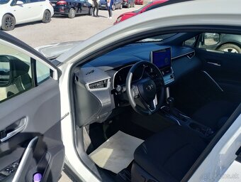 Toyota Corolla 2.0 Hybrid e-CVT Executive mozny odpocet DPH - 12