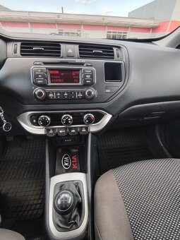 KIA Rio 2013 63kw Hatchback benzín - 12
