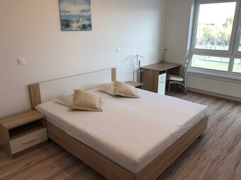Moderný priestraný 2 izbový byt s garážovým státim - 12