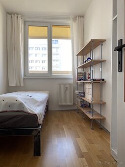 Slnečný kompletne zrekonštruovaný 3-i byt s veľkou loggiou - 12