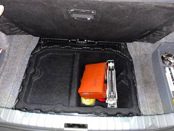 BMW E90 318d 90kw - 12