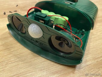 Ultrazvukový odplašovač zvierat s pohybovým senzorom - 12