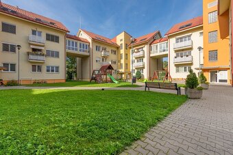 PRIESTRANNÝ ZARIADENÝ 2i BYT S VEĽKOU LOGGIOU 15M2 - PIVNICA - 12