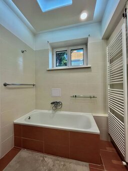 Štýlový 4-izbový byt na prenájom v rodinnom dome, Staré Mest - 12