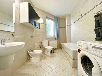 PREDAJ rodinný dom Banka - 12