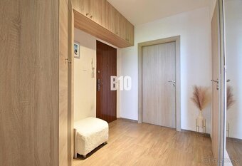 Štýlový 2 izbový byt s loggiou, kompletná rekonštrukcia - 12
