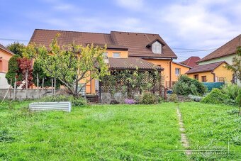 5-izbový rodinný dom s dvomi garážami v obci Špačince - 12