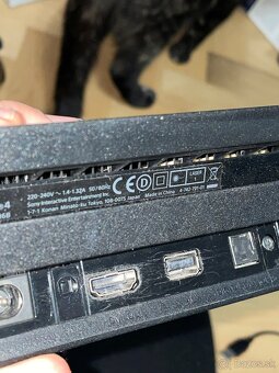 PS4 Pro 1TB + 3 DualShock ovládače + nabíjací stojan + Hry - 12