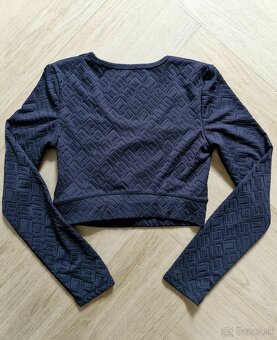 NOVE Guess monogram khaki,bezovy,modry crop top - 12