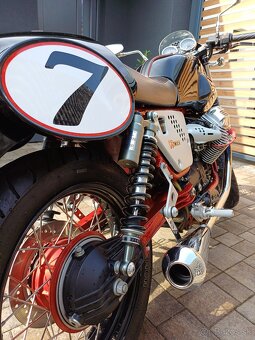 Moto Guzzi V7 Racer - 12