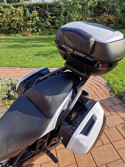 Kawasaki Versys 650 Grand Tourer - 12