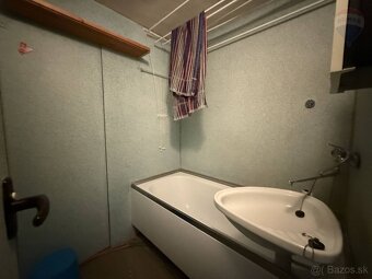 NA PREDAJ: veľkometrážny  2. izb. byt v pôvodnom stave v L.M - 12