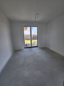 4 -izb. bung.s gar. 150 m2, ter. 30 m2, pozem.950m2,Slávnica - 12