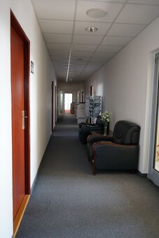 Kancelárke priestory v centre mesta na prenájom  - 12