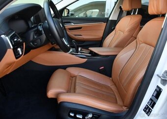 BMW Řada 5 530d xD LUXURY HUD MASAŽ TAŽNÉ 210 kw - 12