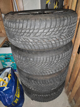 Nokian 225/50 R17 - 12