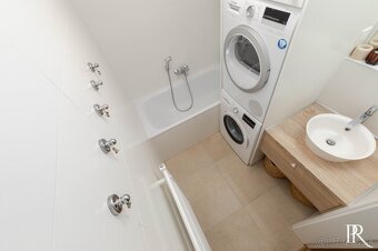 ŠTÝLOVÝ 3 IZBOVÝ BYT - EIN PARK S TERASOU A GARÁŽOVÝM STÁTIM - 12