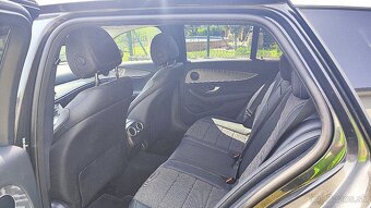 Mercedes-Benz E trieda Kombi 300 T d Avantgarde 4Matic 7-m - 12