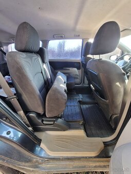 Mitsubishi Grandis - 12
