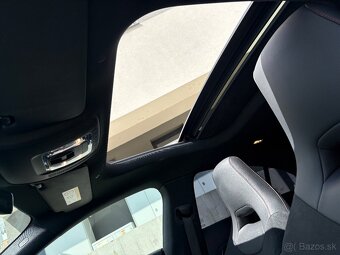 Mercedes Benz CLA - 12