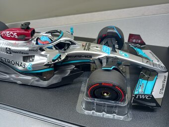 F1 MERCEDES W13 RUSSELL 1.WIN GP BRAZIL 2022 MINICHAMPS 1:18 - 12