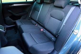 Superb Combi 2.0 TDI SCR Style DSG - 12