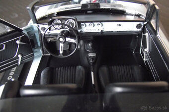1:18 Alfa Romeo Spider - 12