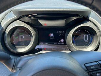 Toyota Yaris 1.5 Hybrid Comfort+Style+Tech - 12