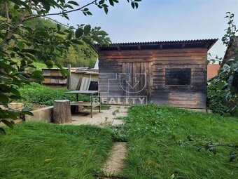 NA PREDAJ 3-IZBOVÝ DOM POD LESOM, 730m2, HRACHOVIŠTE - 12